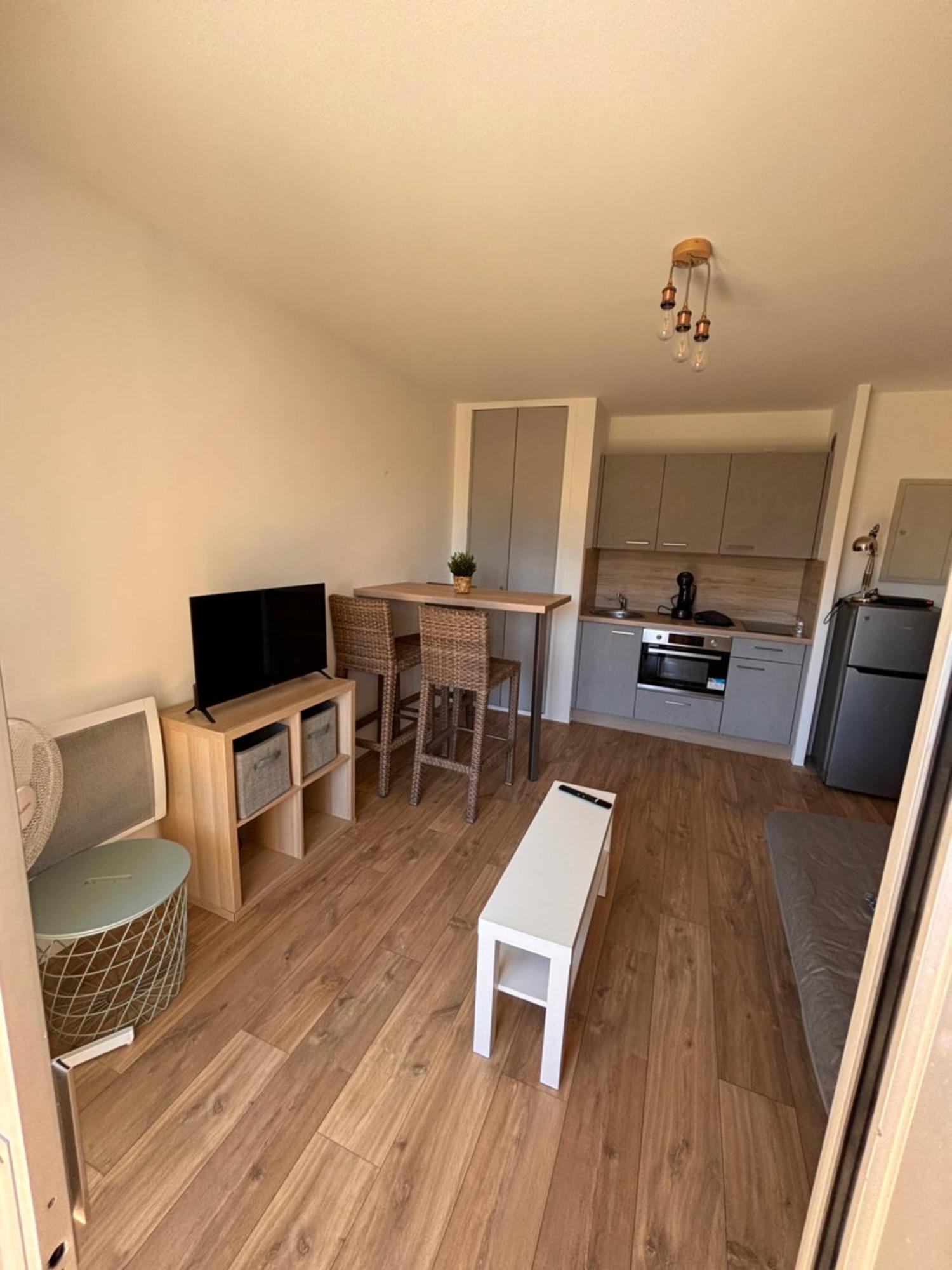 Apartament Beau Studio 300 M De La Plage Avec Parking La Ciotat Zewnętrze zdjęcie