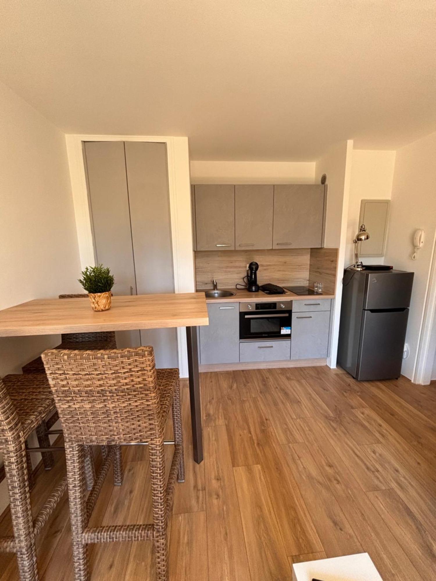 Apartament Beau Studio 300 M De La Plage Avec Parking La Ciotat Zewnętrze zdjęcie